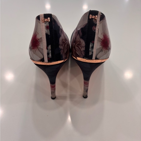Ted Baker Kawaap Chelsea Floral Court Heels in Women’s Size EU 40/US 9 - Picture 5 of 6